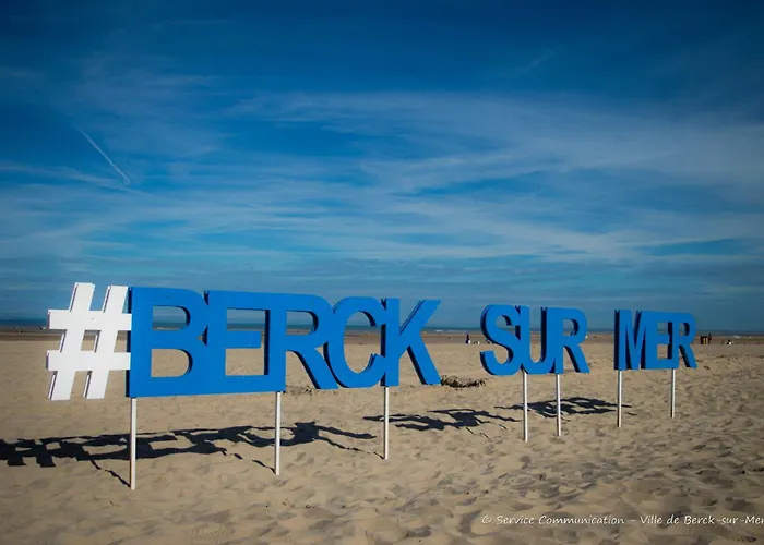 300M De La Plage Et Commerces * Berck
